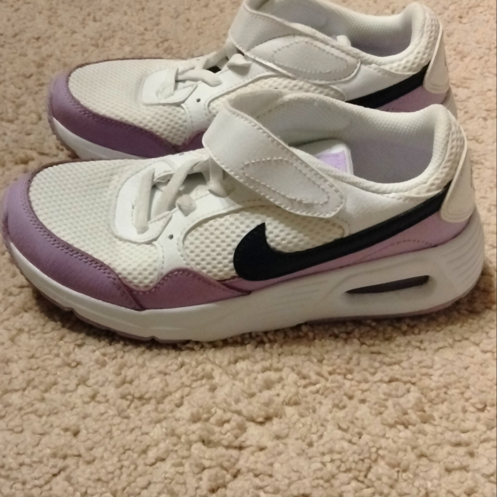 Youth Girl's: Nike Air Max 💜 ( Size 2 ) New Condition $25 Firm !!